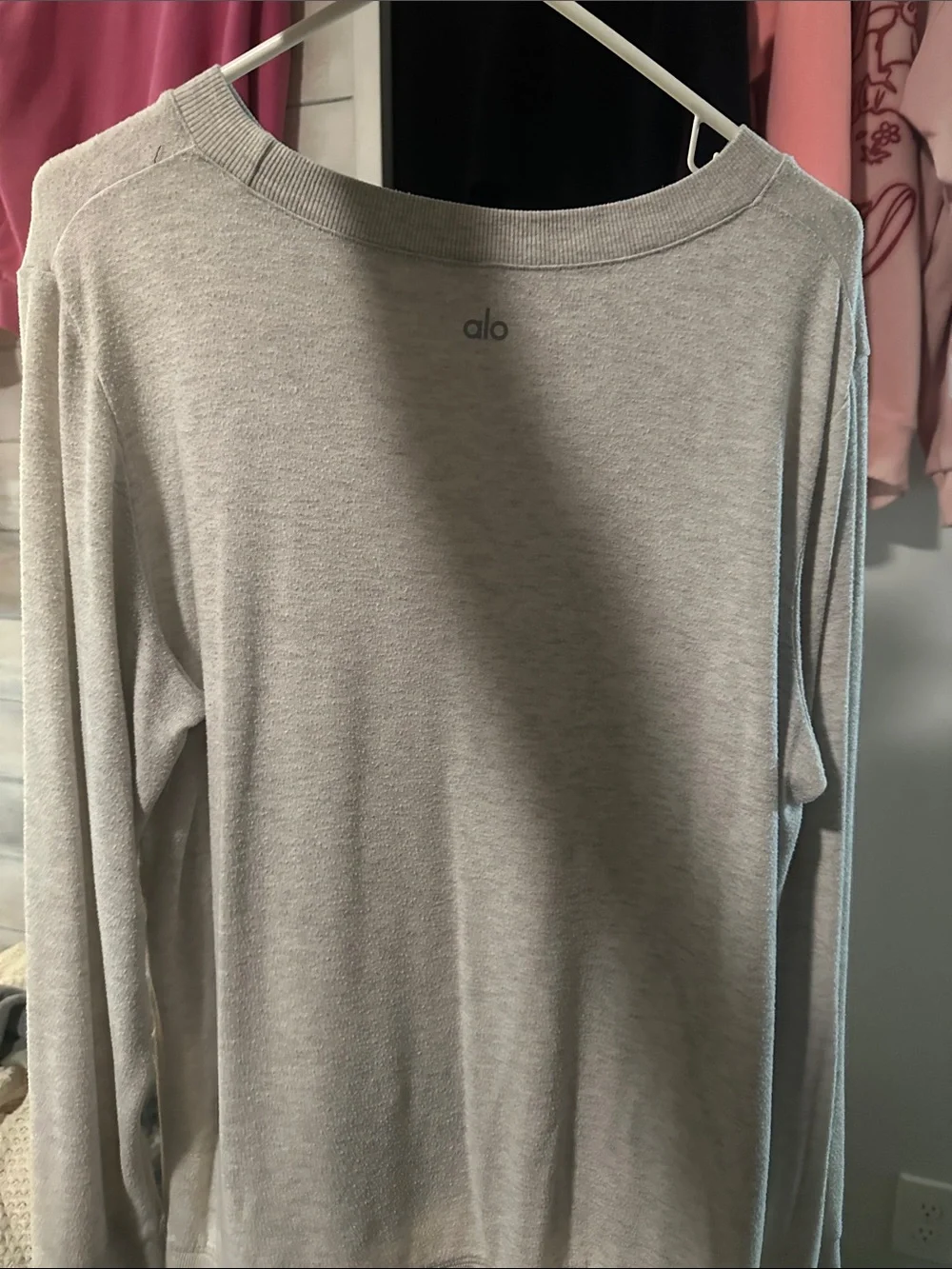 ALO Yoga SOHO Light Heather Gray Long Sleeve Top